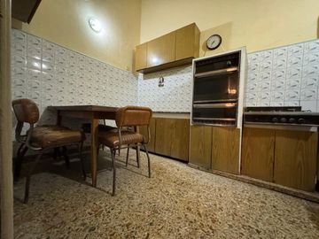VENTA DE CASA 7 AMBIENTES EN AVELLANEDA