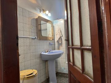 VENTA DE CASA 7 AMBIENTES EN AVELLANEDA