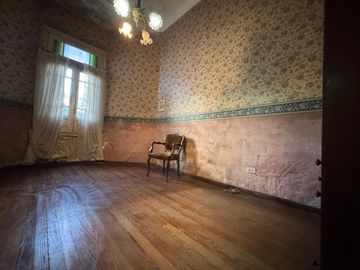 VENTA DE CASA 7 AMBIENTES EN AVELLANEDA