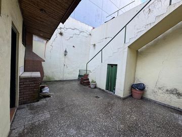 VENTA DE CASA 7 AMBIENTES EN AVELLANEDA