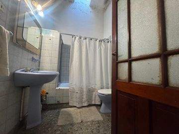 VENTA DE CASA 7 AMBIENTES EN AVELLANEDA