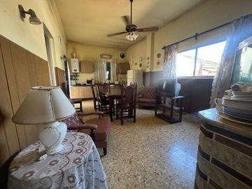 VENTA DE CASA 7 AMBIENTES EN AVELLANEDA