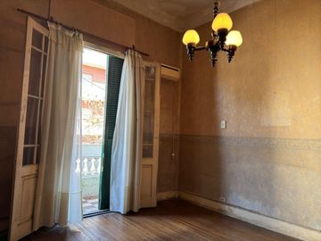 VENTA DE CASA 7 AMBIENTES EN AVELLANEDA