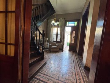 VENTA DE CASA 7 AMBIENTES EN AVELLANEDA
