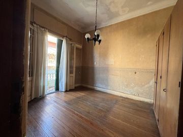 VENTA DE CASA 7 AMBIENTES EN AVELLANEDA