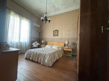 VENTA DE CASA 7 AMBIENTES EN AVELLANEDA