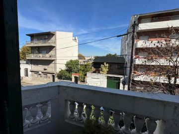 VENTA DE CASA 7 AMBIENTES EN AVELLANEDA