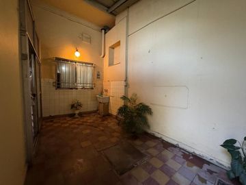 VENTA DE CASA 7 AMBIENTES EN AVELLANEDA