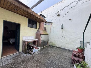 VENTA DE CASA 7 AMBIENTES EN AVELLANEDA