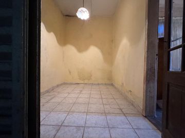 VENTA DE CASA 7 AMBIENTES EN AVELLANEDA