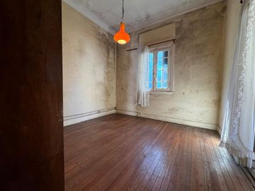 VENTA DE CASA 7 AMBIENTES EN AVELLANEDA