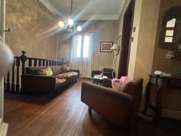 VENTA DE CASA 7 AMBIENTES EN AVELLANEDA