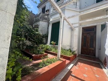 VENTA DE CASA 7 AMBIENTES EN AVELLANEDA