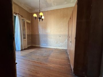 VENTA DE CASA 7 AMBIENTES EN AVELLANEDA