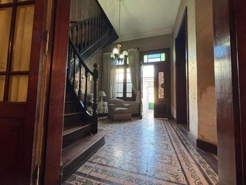 VENTA DE CASA 7 AMBIENTES EN AVELLANEDA