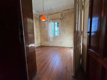 VENTA DE CASA 7 AMBIENTES EN AVELLANEDA