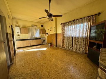 VENTA DE CASA 7 AMBIENTES EN AVELLANEDA