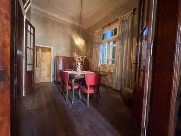 VENTA DE CASA 7 AMBIENTES EN AVELLANEDA