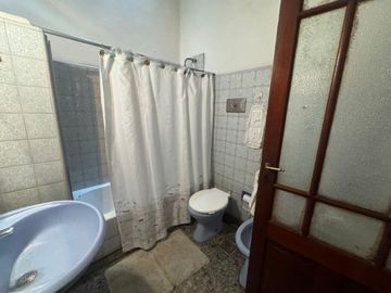 VENTA DE CASA 7 AMBIENTES EN AVELLANEDA