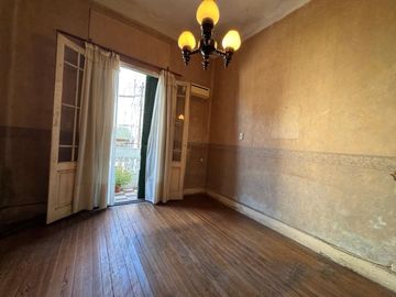 VENTA DE CASA 7 AMBIENTES EN AVELLANEDA