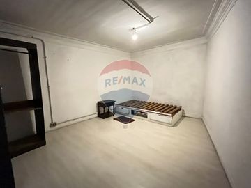 2 casas y local comercial. Metro República.