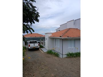 VENTA CASA CAMPESTRE LAGO CALIMA 4HB 3BÑ 1000M2 DARIEN