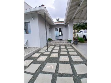 VENTA CASA CAMPESTRE LAGO CALIMA 4HB 3BÑ 1000M2 DARIEN