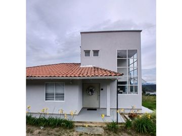 VENTA CASA CAMPESTRE LAGO CALIMA 4HB 3BÑ 1000M2 DARIEN