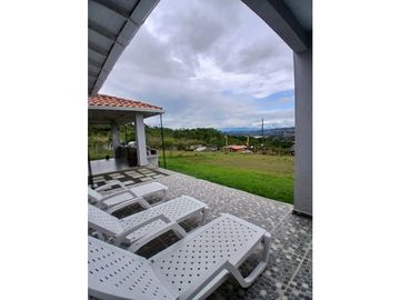 VENTA CASA CAMPESTRE LAGO CALIMA 4HB 3BÑ 1000M2 DARIEN