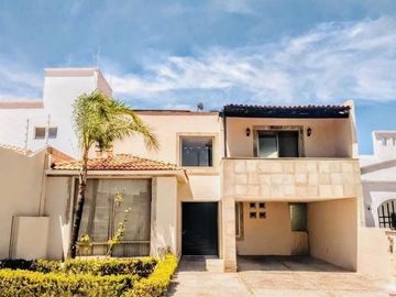 CASA EN RENTA O VENTA CON AMPLIOS ESPACIOS EN JURIQUILLA