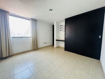 CASA EN RENTA O VENTA CON AMPLIOS ESPACIOS EN JURIQUILLA