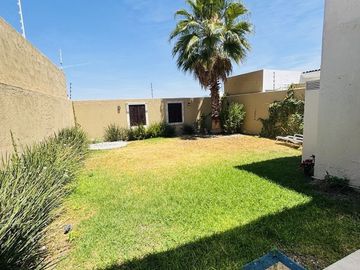 CASA EN RENTA O VENTA CON AMPLIOS ESPACIOS EN JURIQUILLA