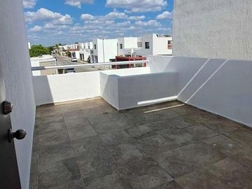 Oportunidad / Casa en Venta en Fracc. las Américas 2 / 3hab / 2 baños/ balcon
