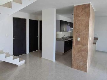 Oportunidad / Casa en Venta en Fracc. las Américas 2 / 3hab / 2 baños/ balcon
