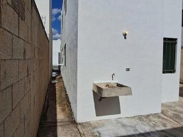 Oportunidad / Casa en Venta en Fracc. las Américas 2 / 3hab / 2 baños/ balcon
