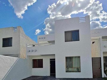 Oportunidad / Casa en Venta en Fracc. las Américas 2 / 3hab / 2 baños/ balcon