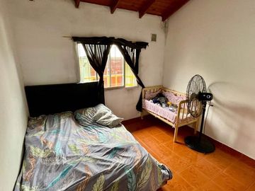 Casa + 2 departamentos en José Marmol