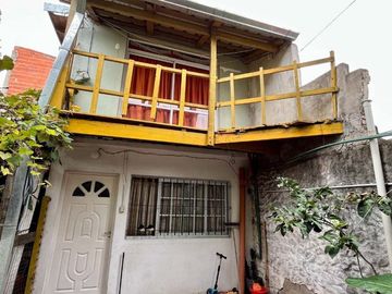 Casa + 2 departamentos en José Marmol