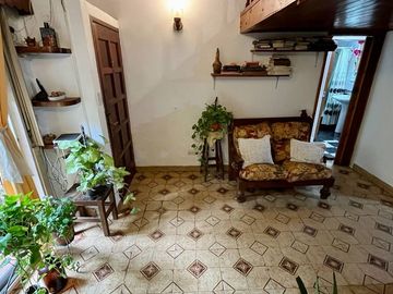 Casa + 2 departamentos en José Marmol