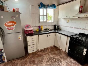 Casa + 2 departamentos en José Marmol