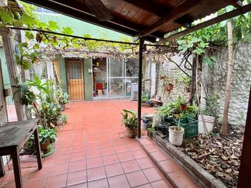 Casa + 2 departamentos en José Marmol