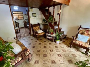 Casa + 2 departamentos en José Marmol