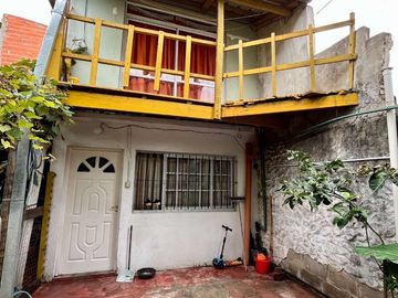 Casa + 2 departamentos en José Marmol