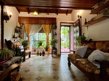 Casa + 2 departamentos en José Marmol