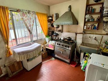 Casa + 2 departamentos en José Marmol