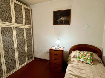 Casa + 2 departamentos en José Marmol