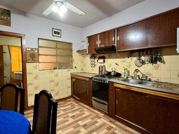 Casa + 2 departamentos en José Marmol
