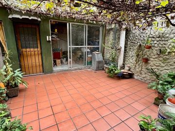 Casa + 2 departamentos en José Marmol