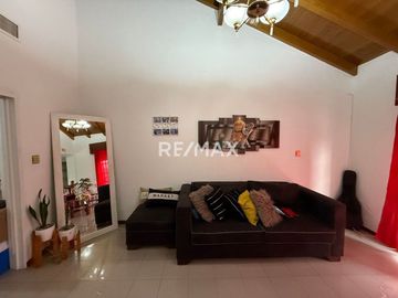 Casa 3 dormis + local + galpon en venta Neuquen