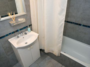 VENTA SEMIPISO DE 2 DORMI y COCHERA CONSTITUYENTES